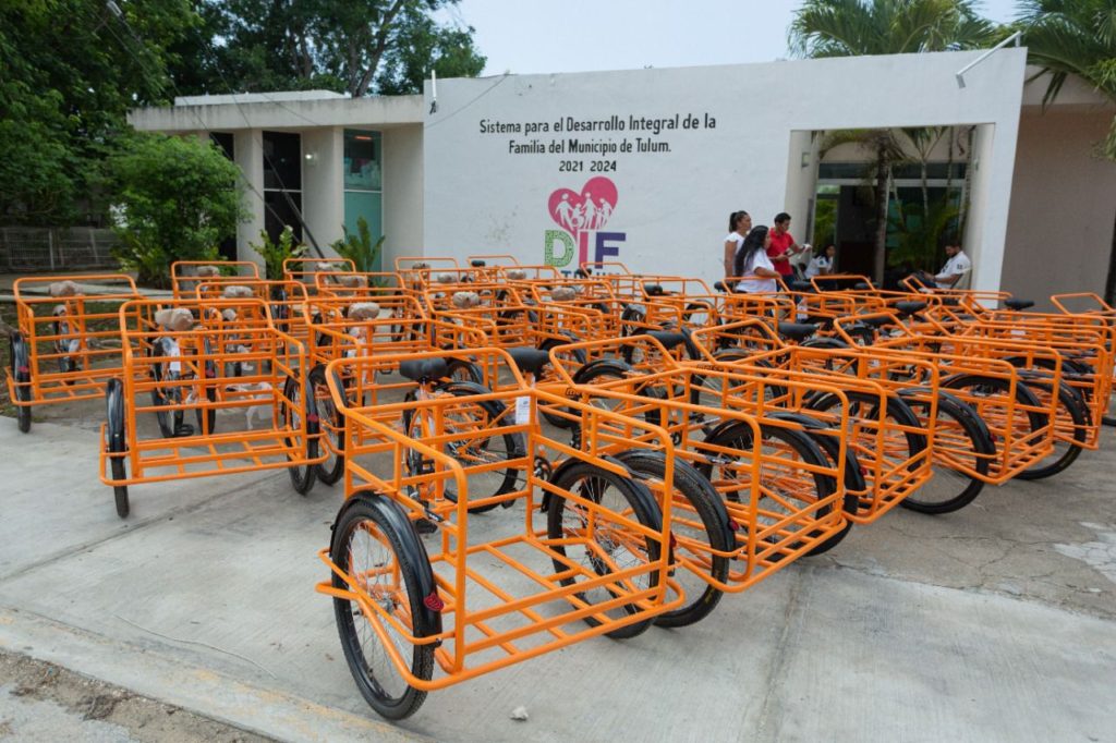 EN APOYO A LAS FAMILIAS: Entrega Ileana Canul triciclos para traslado de productos agrícolas