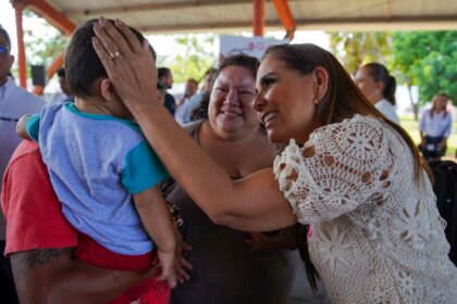 Auxiliares auditivos ayudarán a cambiar la vida de las personas y sus familias: Mara Lezama