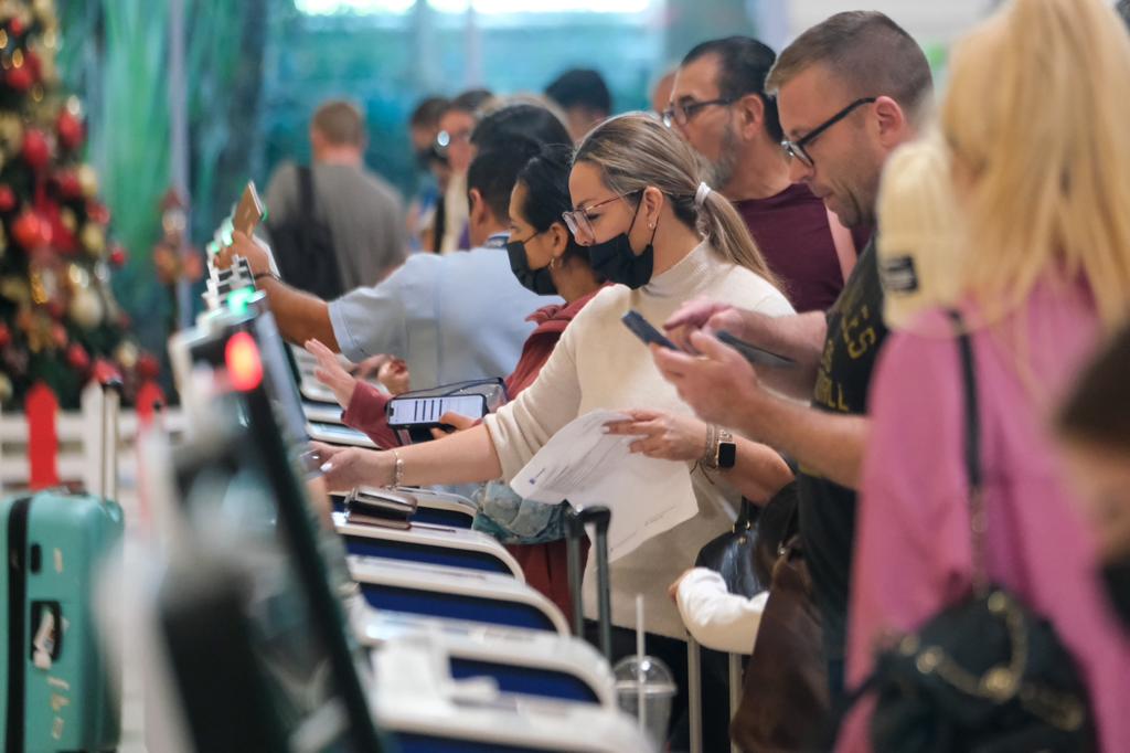 Recibe Mara Lezama al pasajero 30 millones en el Aeropuerto Internacional de Cancún