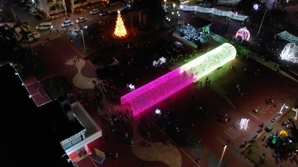 Con encendido de luces, inicia fiestas navideñas en Solidaridad