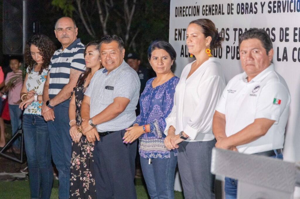 Tulum: Marciano Dzul enciende alumbrado público en colonia Cristal