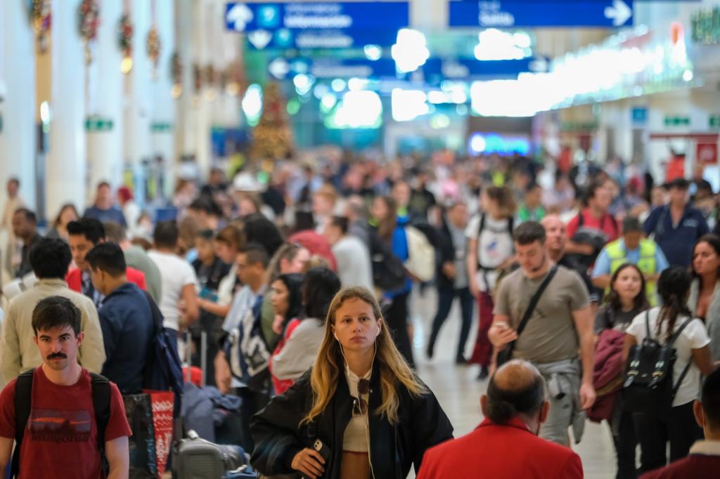 Recibe Mara Lezama al pasajero 30 millones en el Aeropuerto Internacional de Cancún