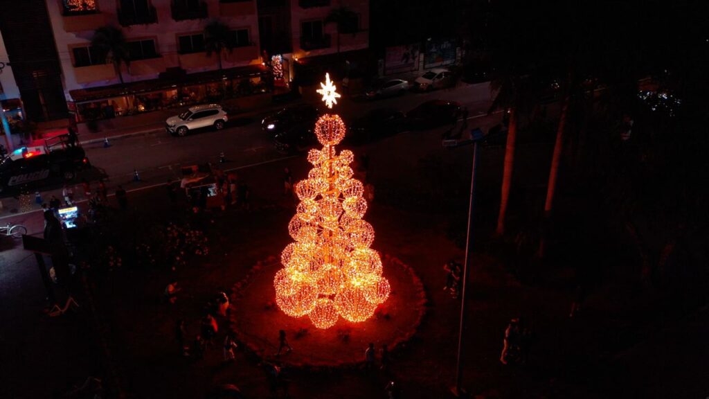 Con encendido de luces, inicia fiestas navideñas en Solidaridad