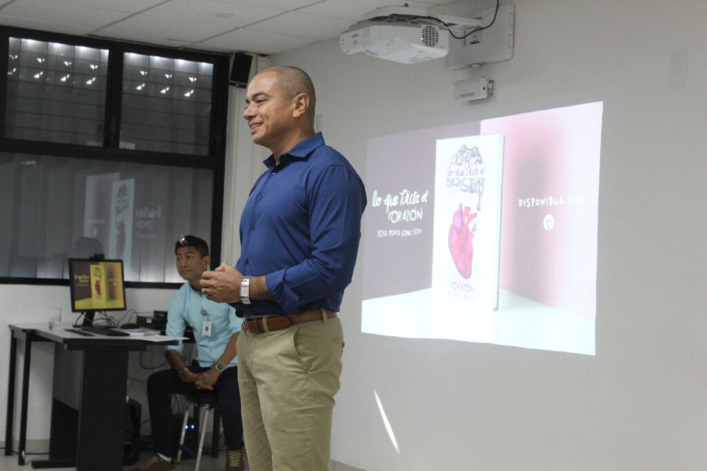 UT Cancún BIS sede de la presentación del libro “Lo que dicta el corazón”