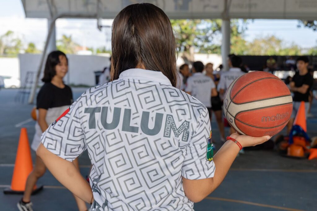 Juegos deportivos CONADE 2023: Ayuntamiento de Tulum uniforma a sus atletas