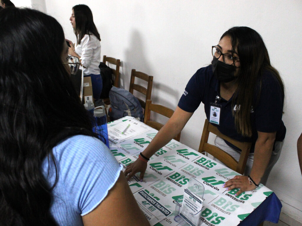 UT Cancún BIS organiza feria de reclutamiento para sus estudiantes 