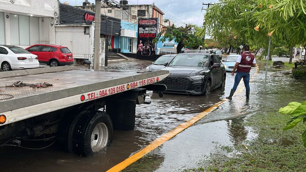 IMOVEQROO activa números de emergencia para servicio de grúas y extravío de placas durante impacto del huracán “Beryl”