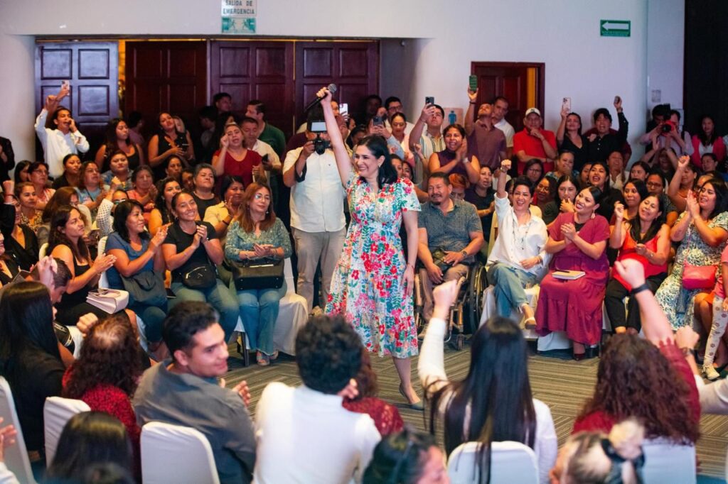 Cientos de mujeres reciben al senador Eugenio Segura en el foro “Diálogos por la prosperidad de las mujeres de Solidaridad: Mujeres con prosperidad”