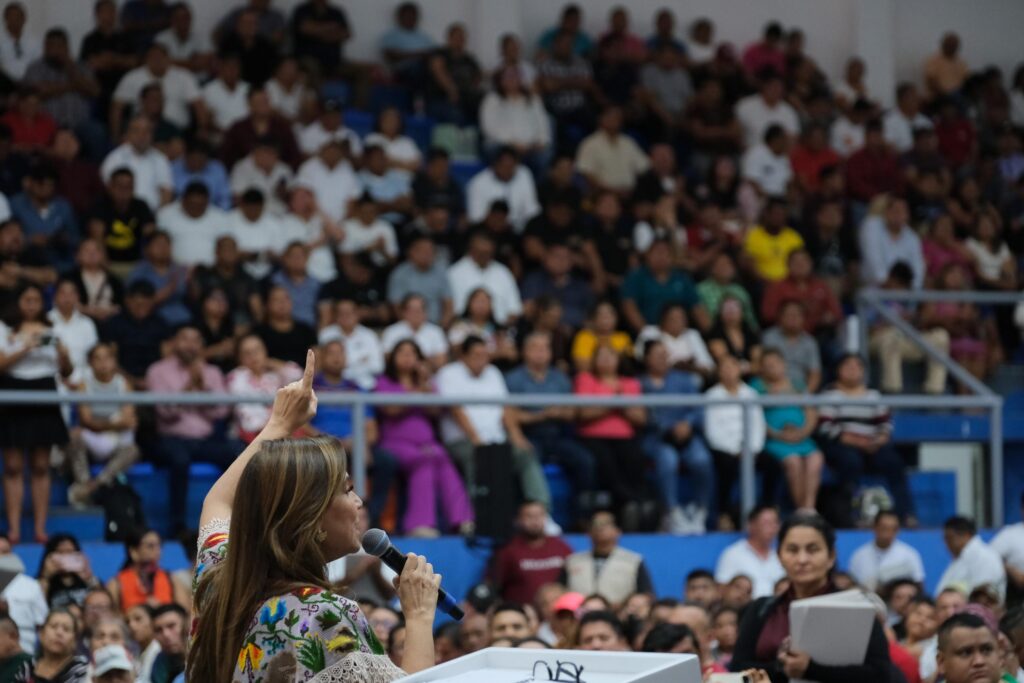 488 familias de Solidaridad reciben de Mara Lezama sus títulos de propiedad y comienzan una nueva historia de vida