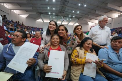 488 familias de Solidaridad reciben de Mara Lezama sus títulos de propiedad y comienzan una nueva historia de vida