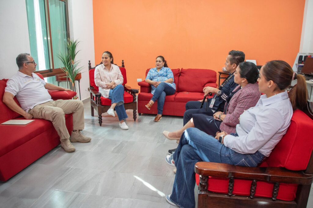 Aeropuerto Internacional Felipe Carrillo Puerto dona juguetes y otros artículos al DIF Municipal