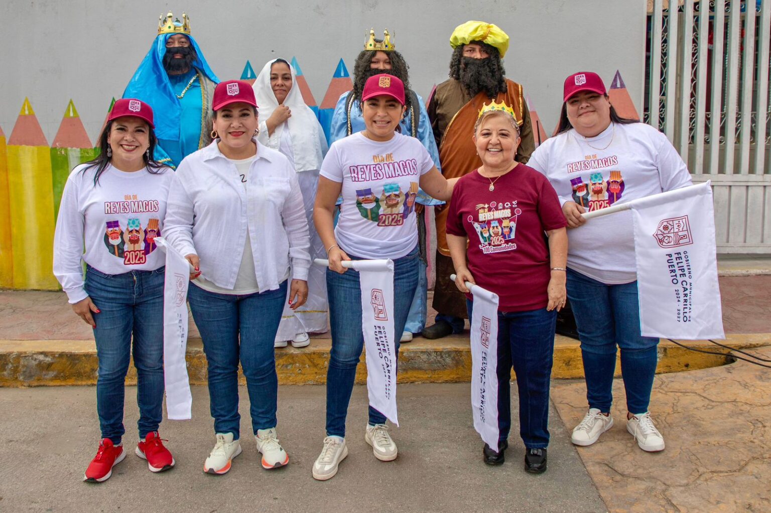 Reyes Magos visitan Felipe Carrillo Puerto con regalos y actividades para niñas y niños