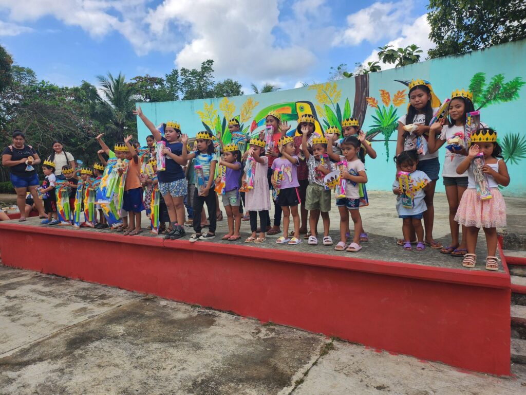 Reyes Magos visitan Felipe Carrillo Puerto con regalos y actividades para niñas y niños