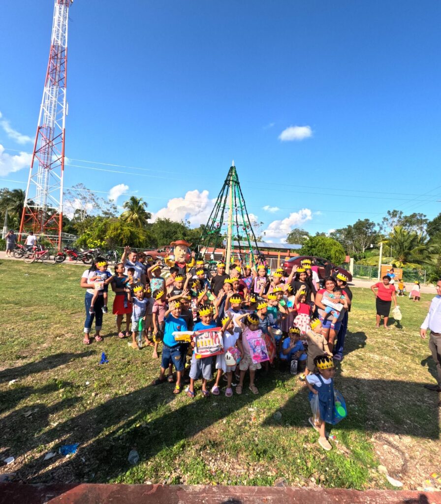 Reyes Magos visitan Felipe Carrillo Puerto con regalos y actividades para niñas y niños