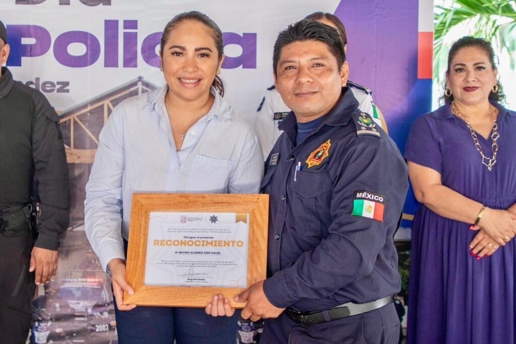 Mary Hernández reconoce heroico servicio de policías municipales de Felipe Carrillo Puerto