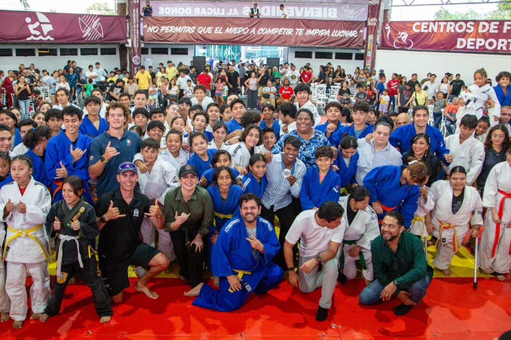 Estefanía Mercado participa en emotivo conversatorio con Prisca Awiti, Vanessa Zambotti y Jerónimo Abogado