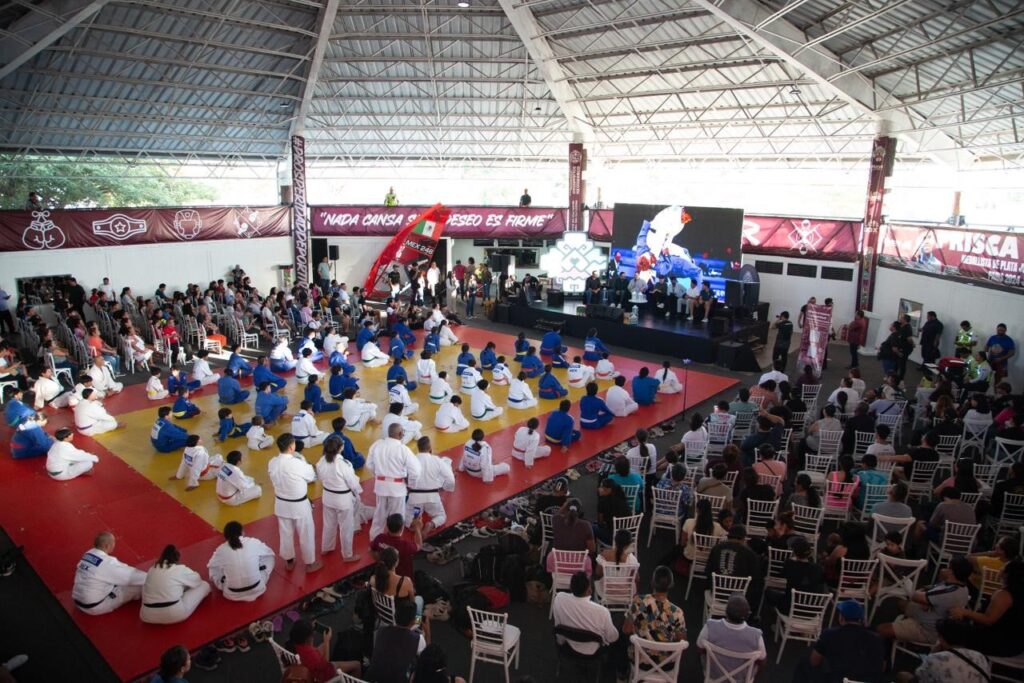 Estefanía Mercado participa en emotivo conversatorio con Prisca Awiti, Vanessa Zambotti y Jerónimo Abogado