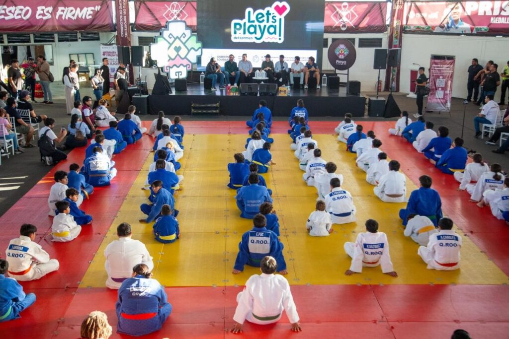 Estefanía Mercado participa en emotivo conversatorio con Prisca Awiti, Vanessa Zambotti y Jerónimo Abogado