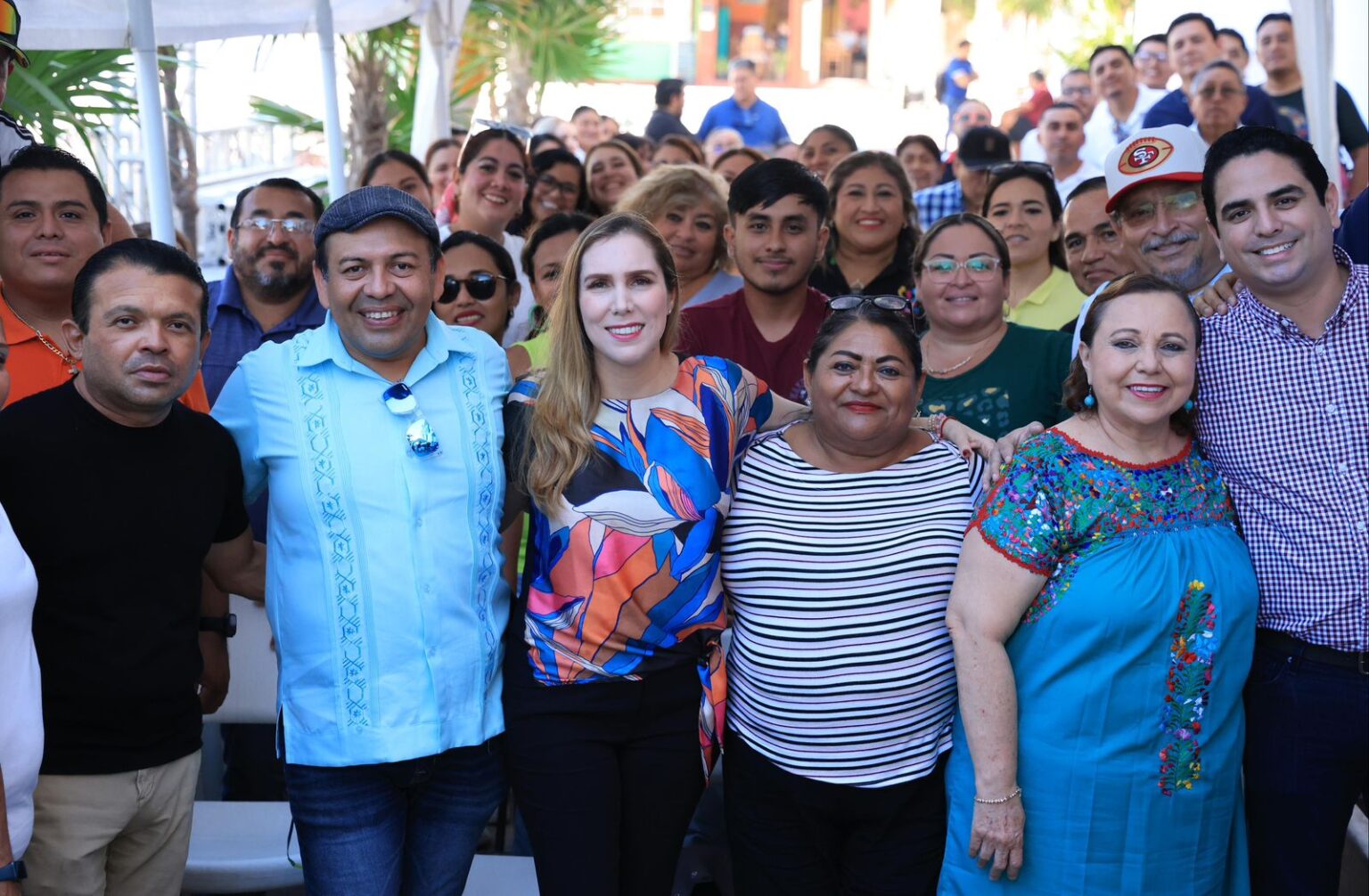 Atenea Gómez Ricalde celebra tradicional brindis de Año Nuevo con personal del Ayuntamiento de Isla Mujeres
