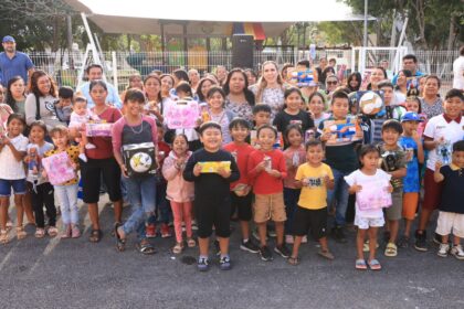 Atenea Gómez Ricalde entrega obras de pavimentación en 7 colonias de Ciudad Mujeres