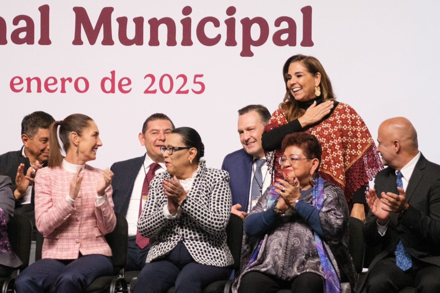 Refrenda Mara Lezama compromiso junto a Claudia Sheinbaum en histórico Encuentro Nacional Municipalista con alcaldes de todo México para afrontar juntos los desafíos del país