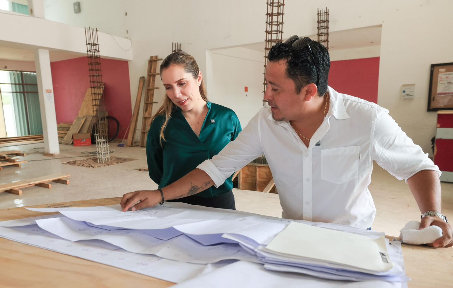 Atenea Gómez Ricalde supervisa avances en la construcción del nuevo C2 de Costa Mujeres