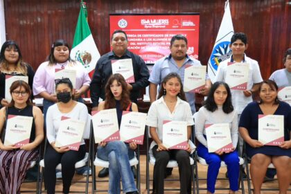 IEEJA y Gobierno de Isla Mujeres entregan certificados de primaria y secundaria