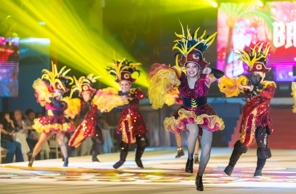 Gran noche de presentación del los aspirantes a Reyes y Reinas del Carnaval 2025