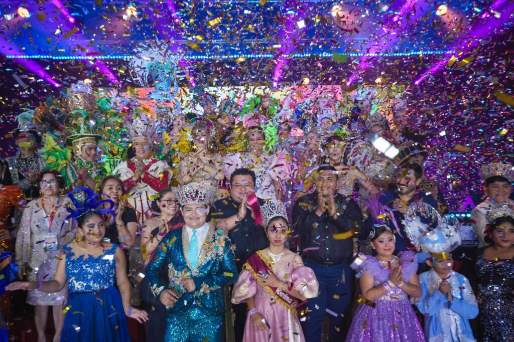 Gran noche de presentación del los aspirantes a Reyes y Reinas del Carnaval 2025