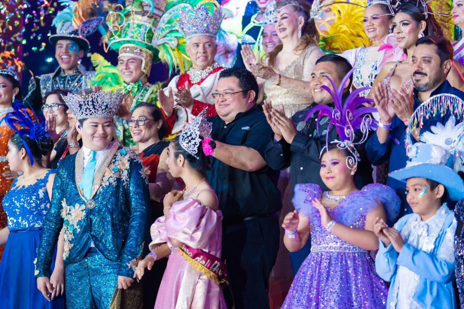Gran noche de presentación del los aspirantes a Reyes y Reinas del Carnaval 2025