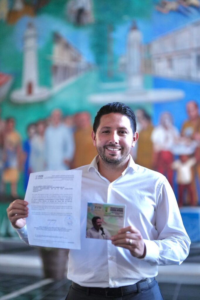 Mi compromiso es con la justicia social y las y los quintanarroenses, destaca Renán Sánchez al entregar su Informe Legislativo