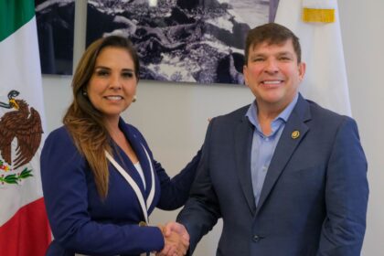 Se reúne Mara Lezama con Vicente González, miembro de la Cámara de Representantes de EEUU