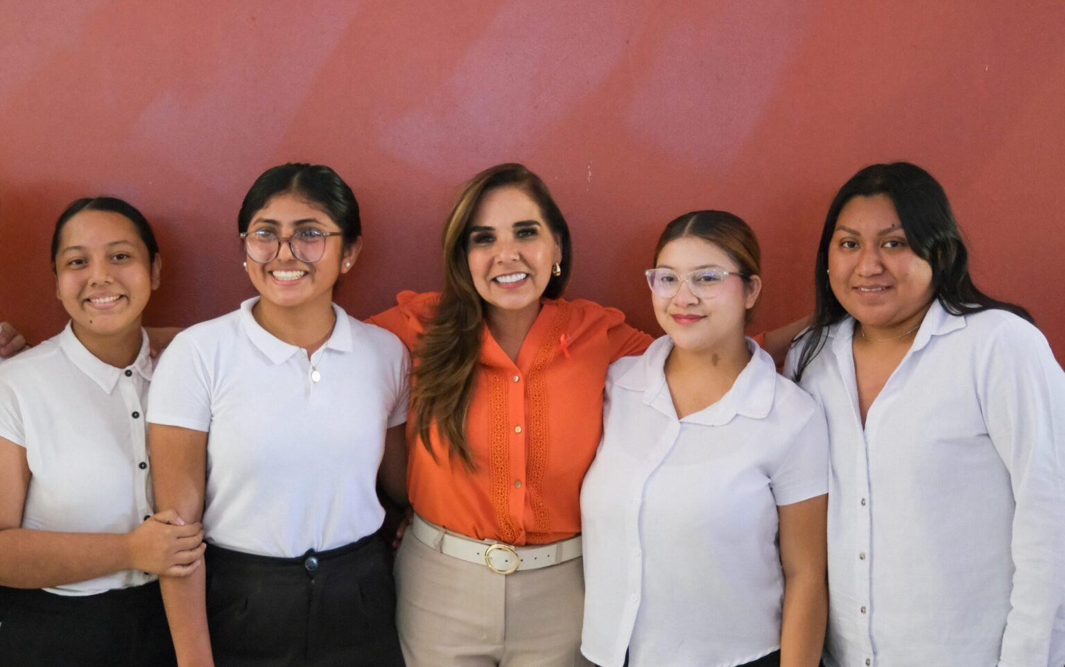 Firma Mara Lezama histórico acuerdo para vincular a estudiantes de 6 universidades tecnológicas y politécnicas con el sector productivo