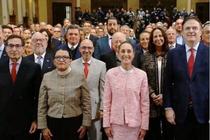 La presidenta Sheinbaum se reunió con empresarios y representantes del sector privado en México en Palacio Nacional. Y es que la reunión estaba programada originalmente para echar a andar el plan B, frente a deportaciones anunciadas por Trump.