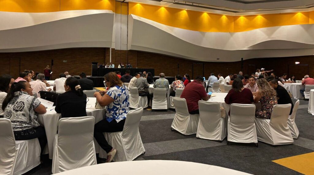 Iniciativa de reforma a la Ley del ISSSTE en pausa; Anahí González dialoga con docentes de Quintana Roo