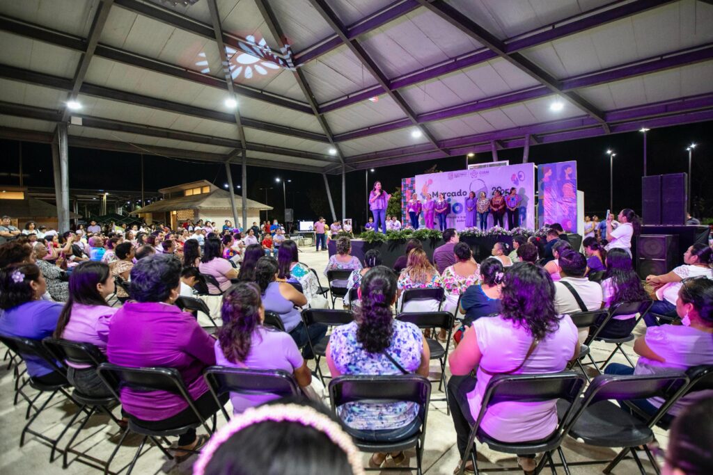 Mary Hernández inaugura el Mercado Violeta en apoyo a emprendedoras y artesanas de Felipe Carrillo Puerto