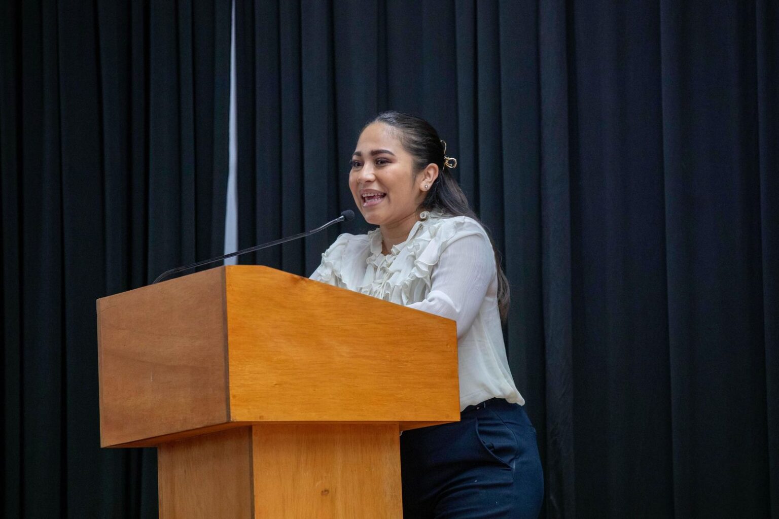 La era digital avanza: Mary Hernández presente en la conferencia de Arístides Rodrigo Guerrero García