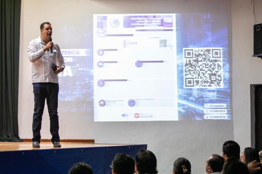 La era digital avanza: Mary Hernández presente en la conferencia de Arístides Rodrigo Guerrero García