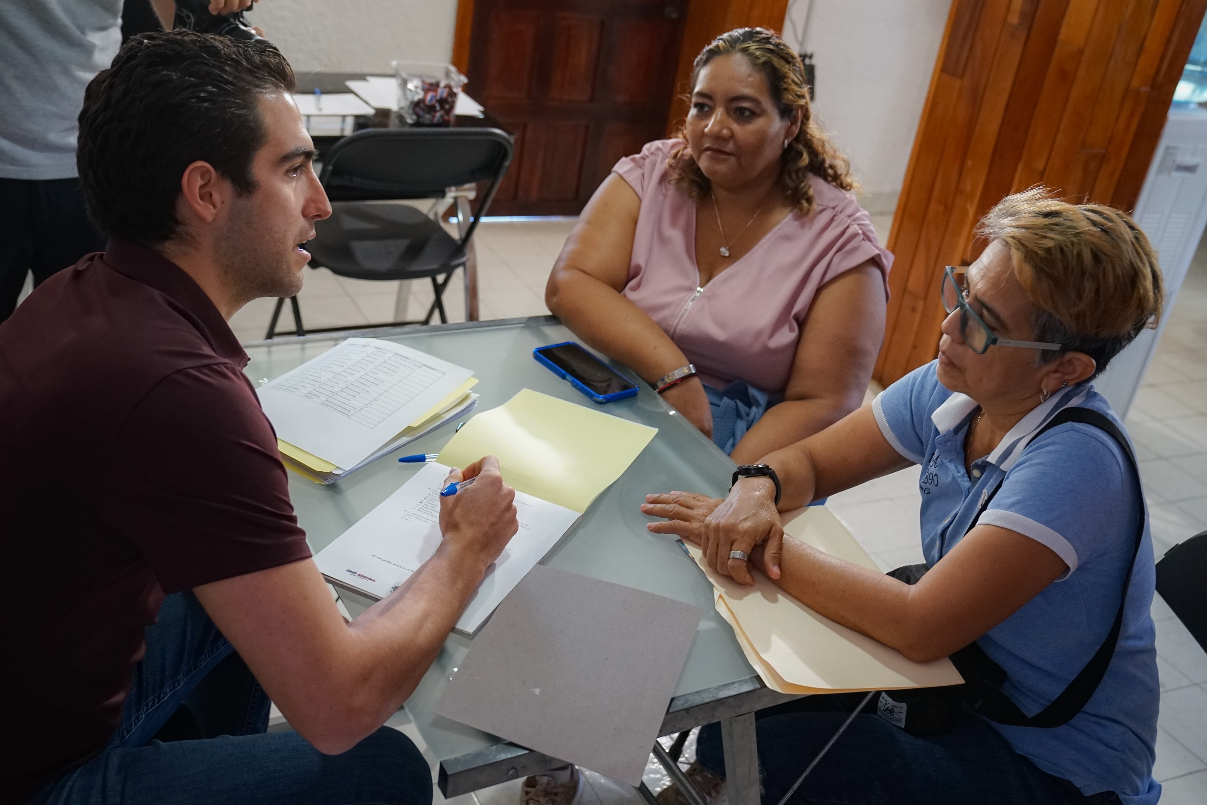 Gino Segura prioriza necesidades ciudadanas en Casa de la Transformación