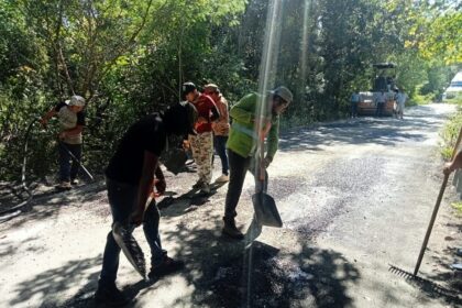 Felipe Carrillo Puerto: Intensifican trabajos de bacheo en la ruta X-Hazil Sur – Naranjal