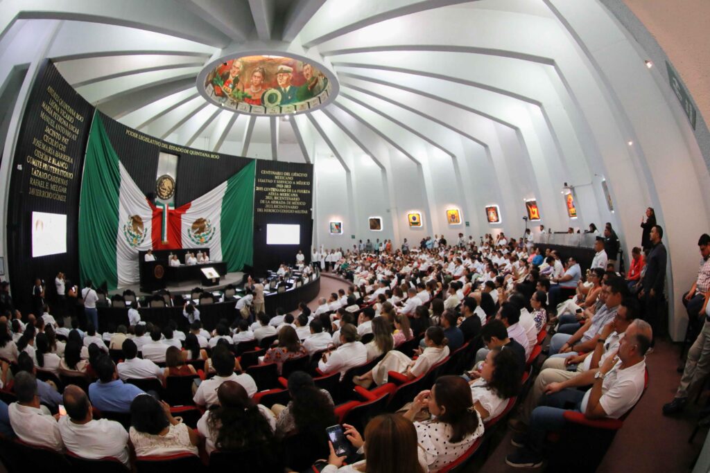 Reconocen a Yusi Dzib de Fundación Aitana por su lucha contra el cáncer infantil