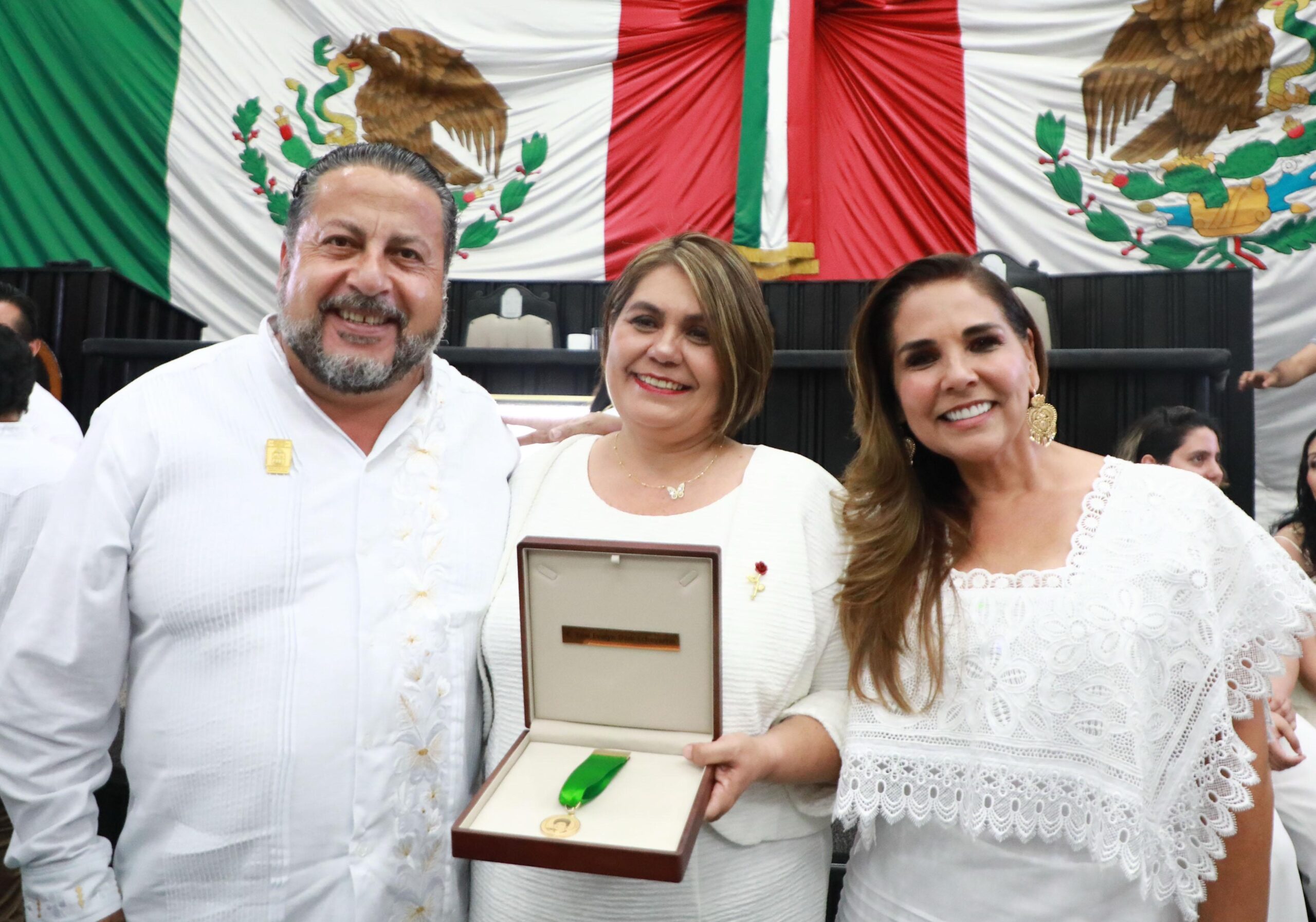 Reconocen a Yusi Dzib de Fundación Aitana por su lucha contra el cáncer infantil