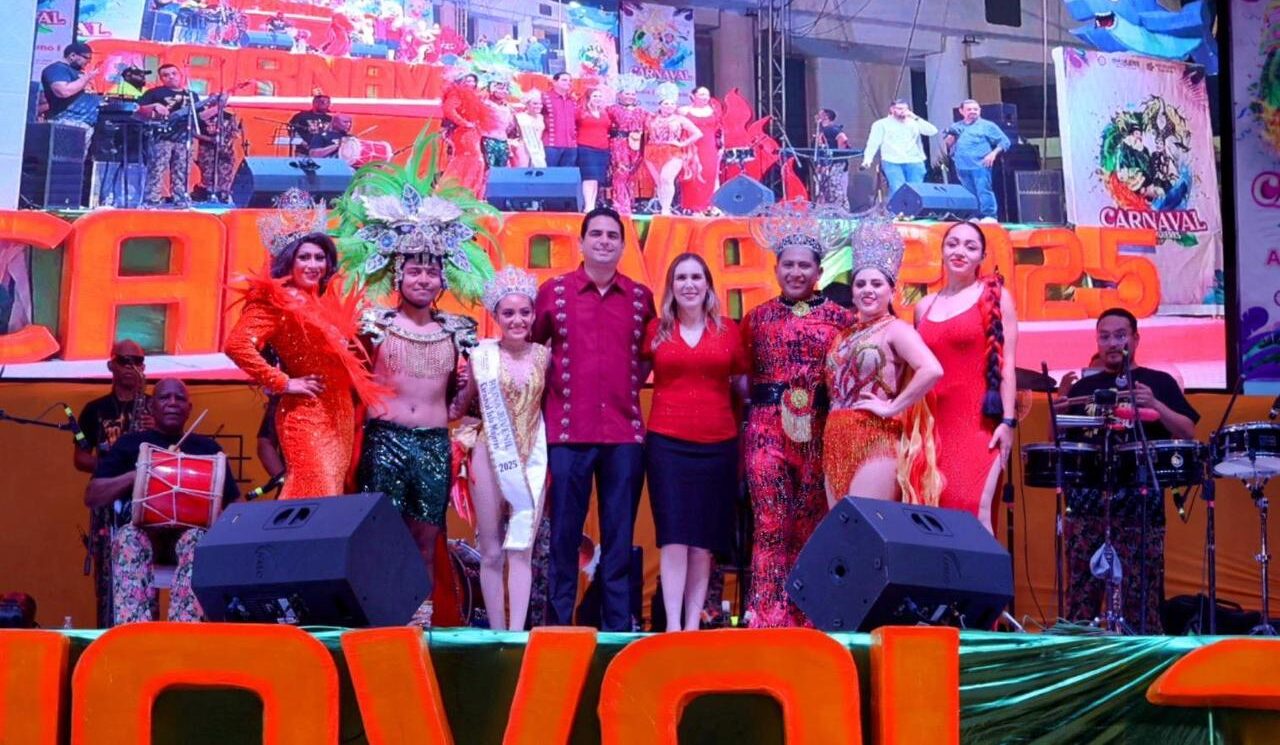 Isla Mujeres celebra con miles de asistentes la espectacular “Noche de Fuego” del Carnaval 2025