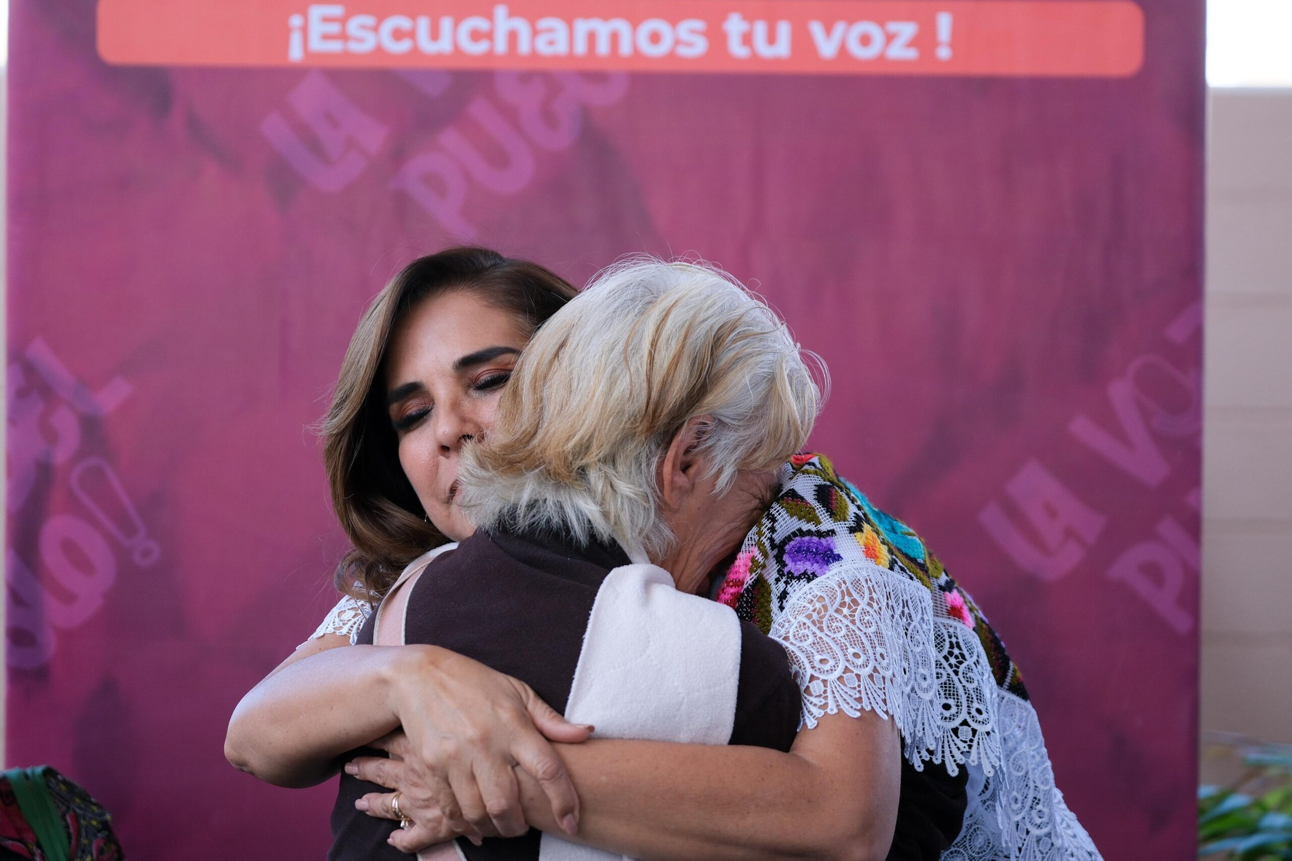 Acerca Mara Lezama el gobierno a los habitantes de Puerto Aventuras, a través de la audiencia “La Voz del Pueblo”