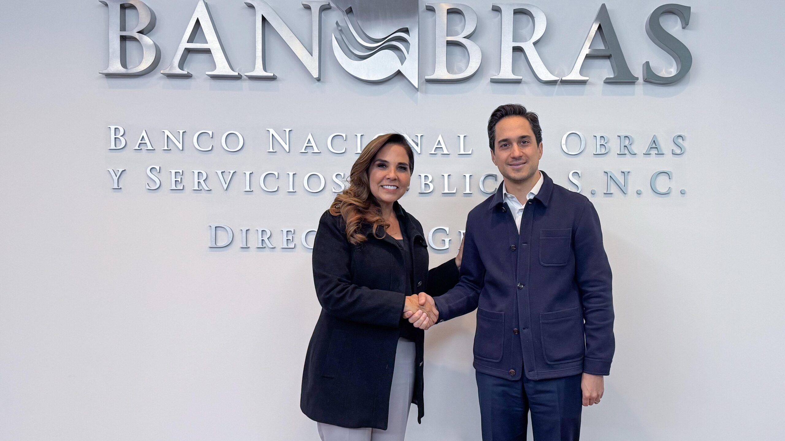 Revisa Mara Lezama proyectos de movilidad con el director general del Banco Nacional de Obras y Servicios, Jorge Mendoza Sánchez