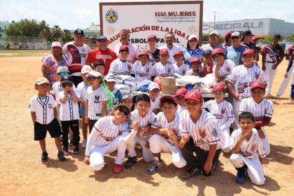 Atenea Gómez Ricalde impulsa el béisbol en Isla Mujeres