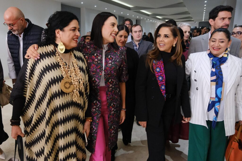 Mara Lezama presenta el modelo de turismo comunitario Maya Ka’an ante líderes del sector en el Tianguis Turístico 2025