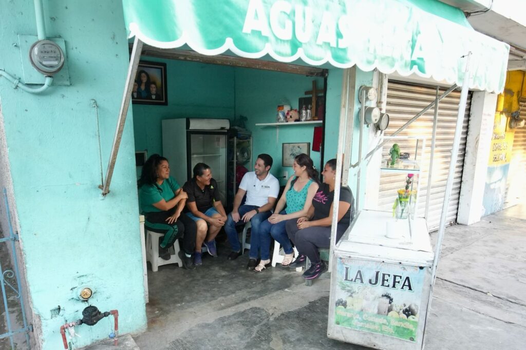 Renán Sánchez mantiene contacto cercano con la familia Verde en Chetumal