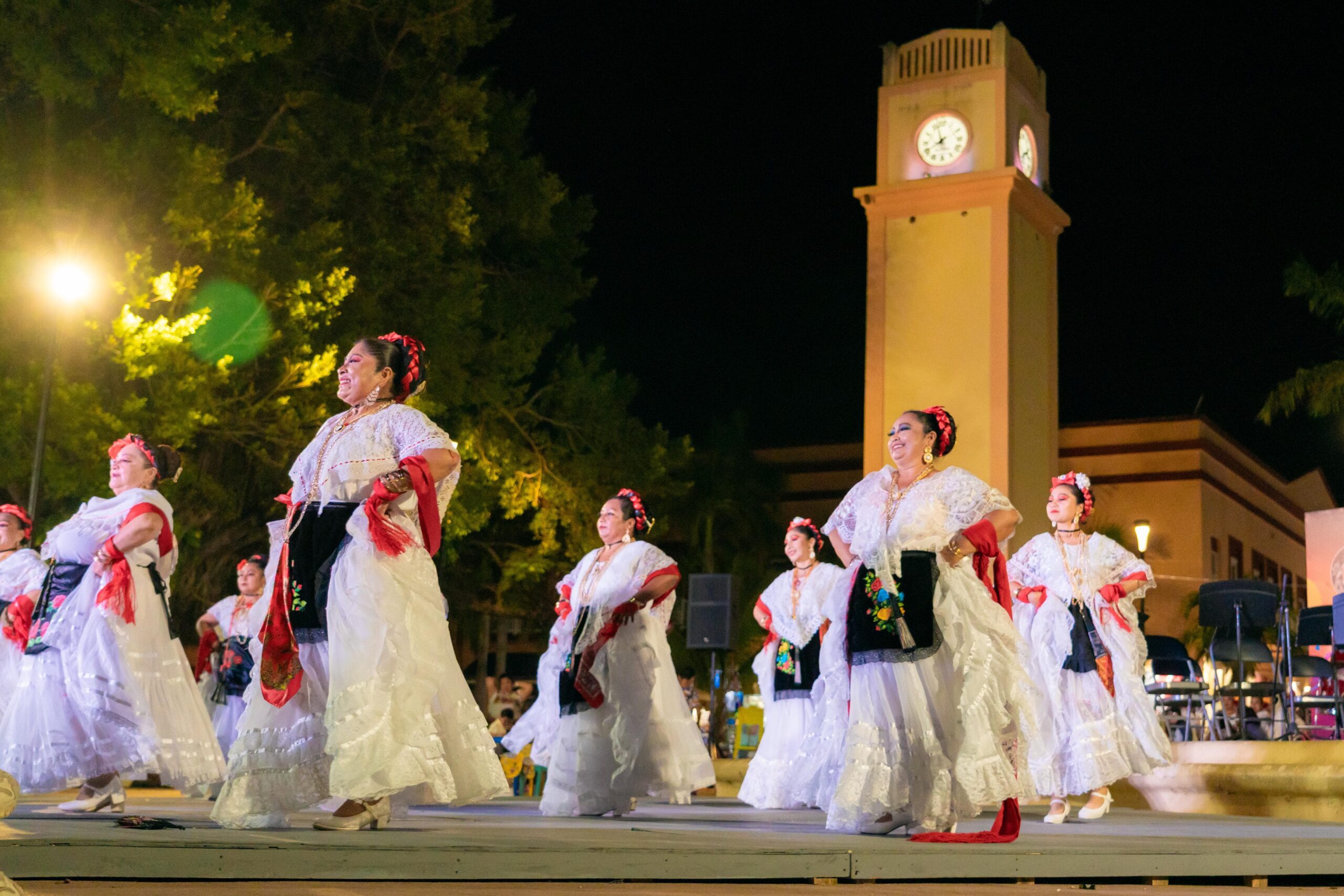 Cozumel conmemora Día mundial del arte y Día nacional de la danza folclórica mexicana