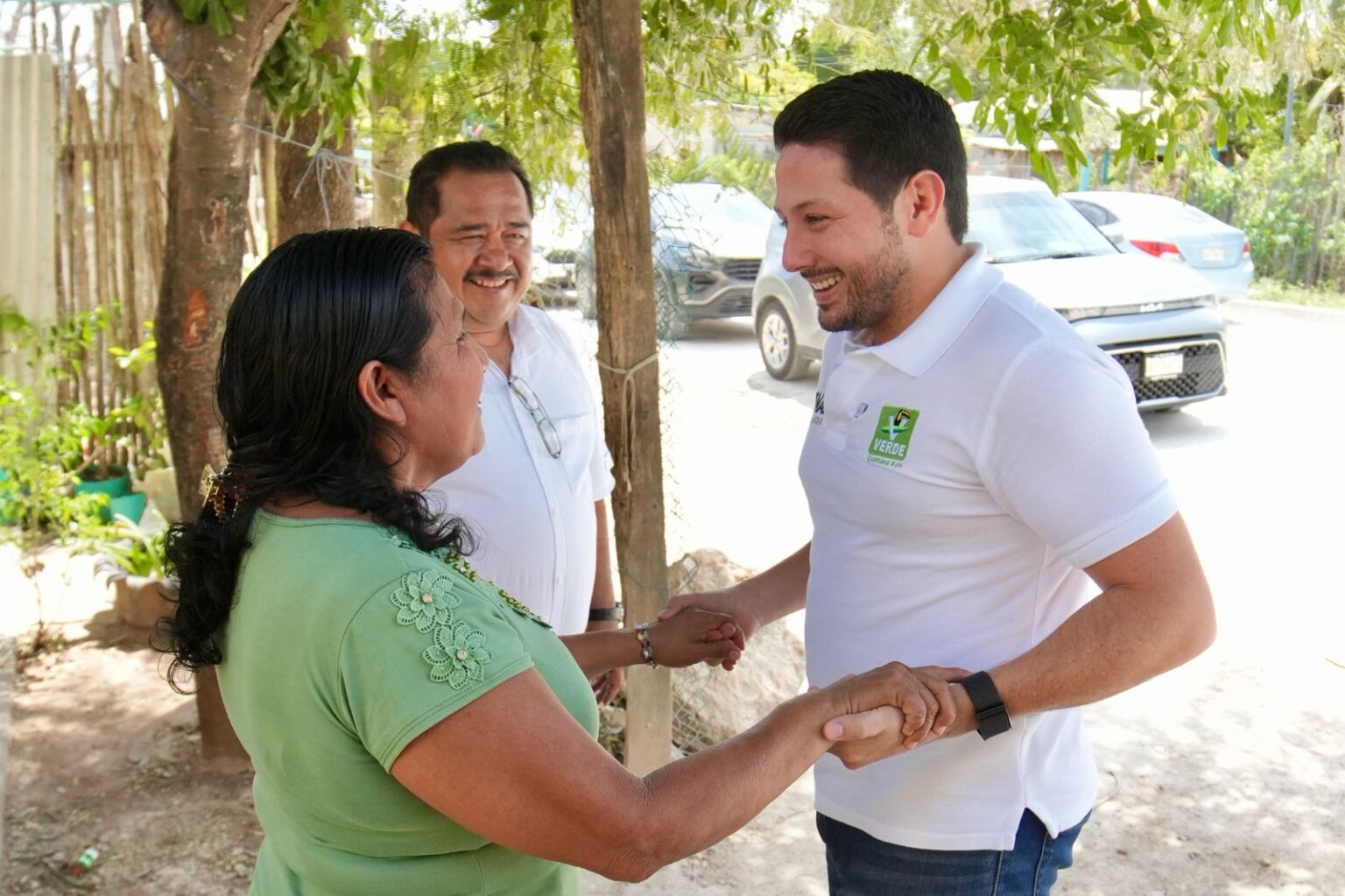 Renán Sánchez Tajonar se reúne con la familia Verde en Bacalar para escuchar y atender a las y los vecinos